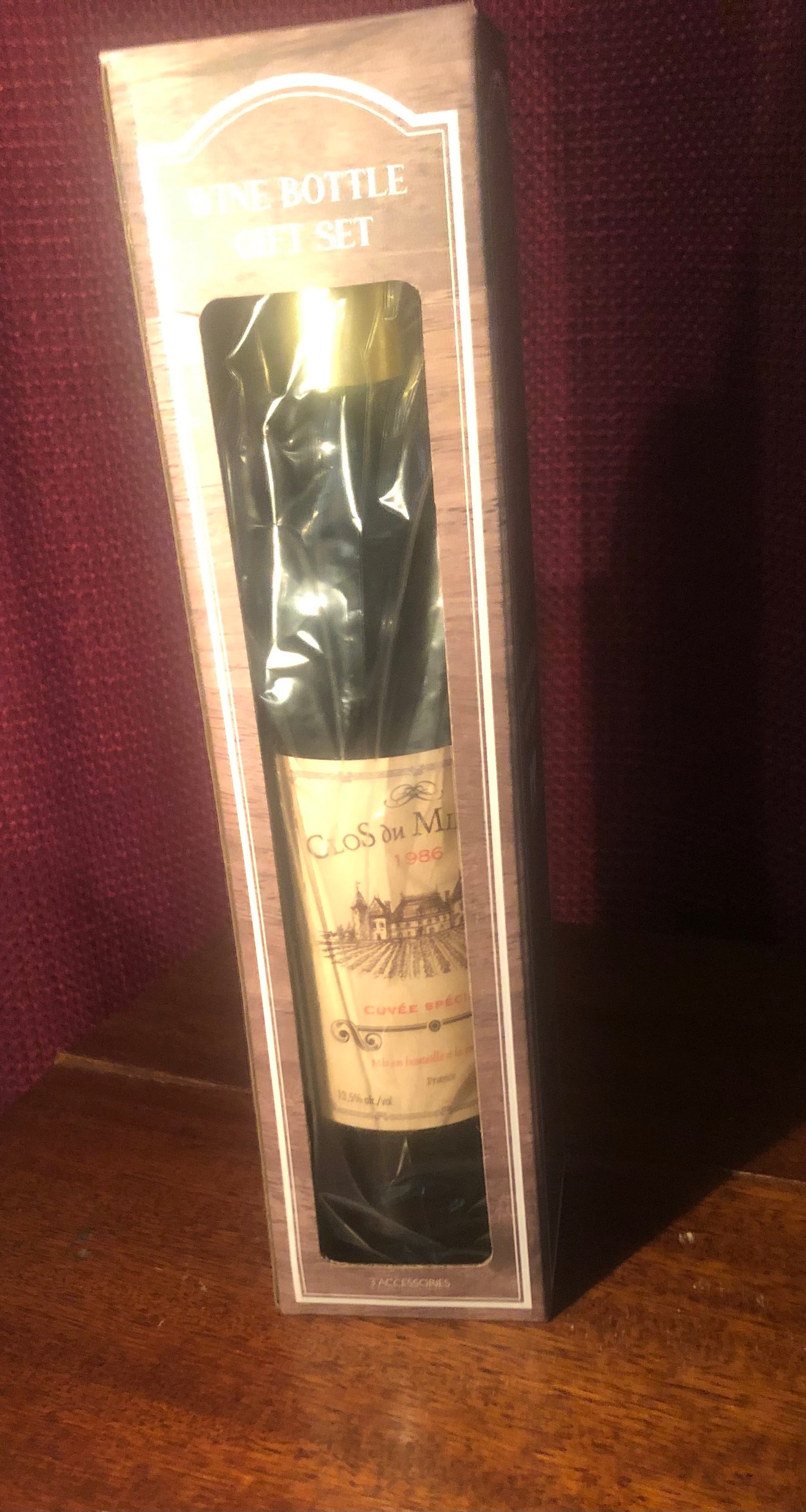 Wine Connoisseur Gift Set in Bottle Shape Box