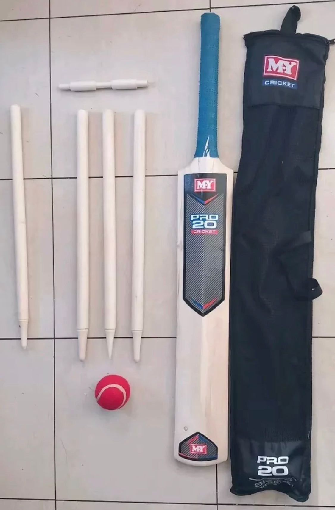 M.Y Cricket / Hot Shot Set In Mesh Carry Bag