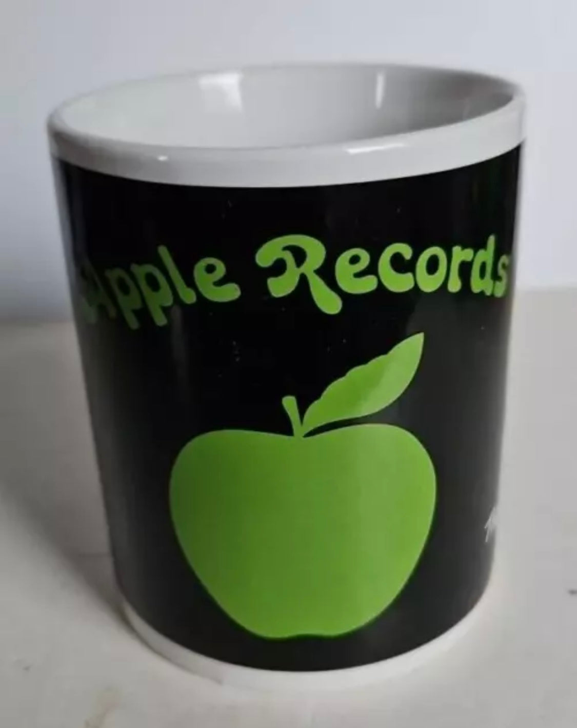 The Beatles Boxed Mug: Beatles On Apple - Officially Licensed Product