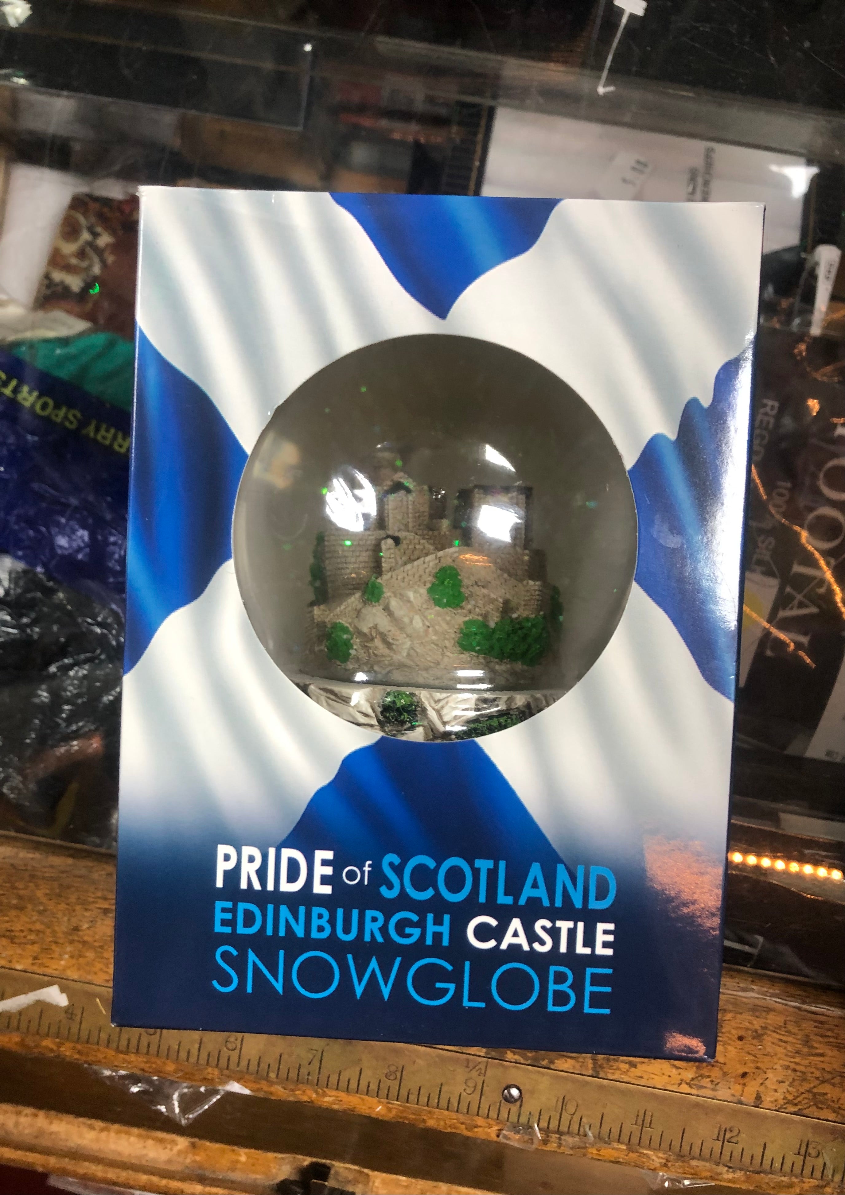 EDINBURGH CASTLE SNOWGLOBE