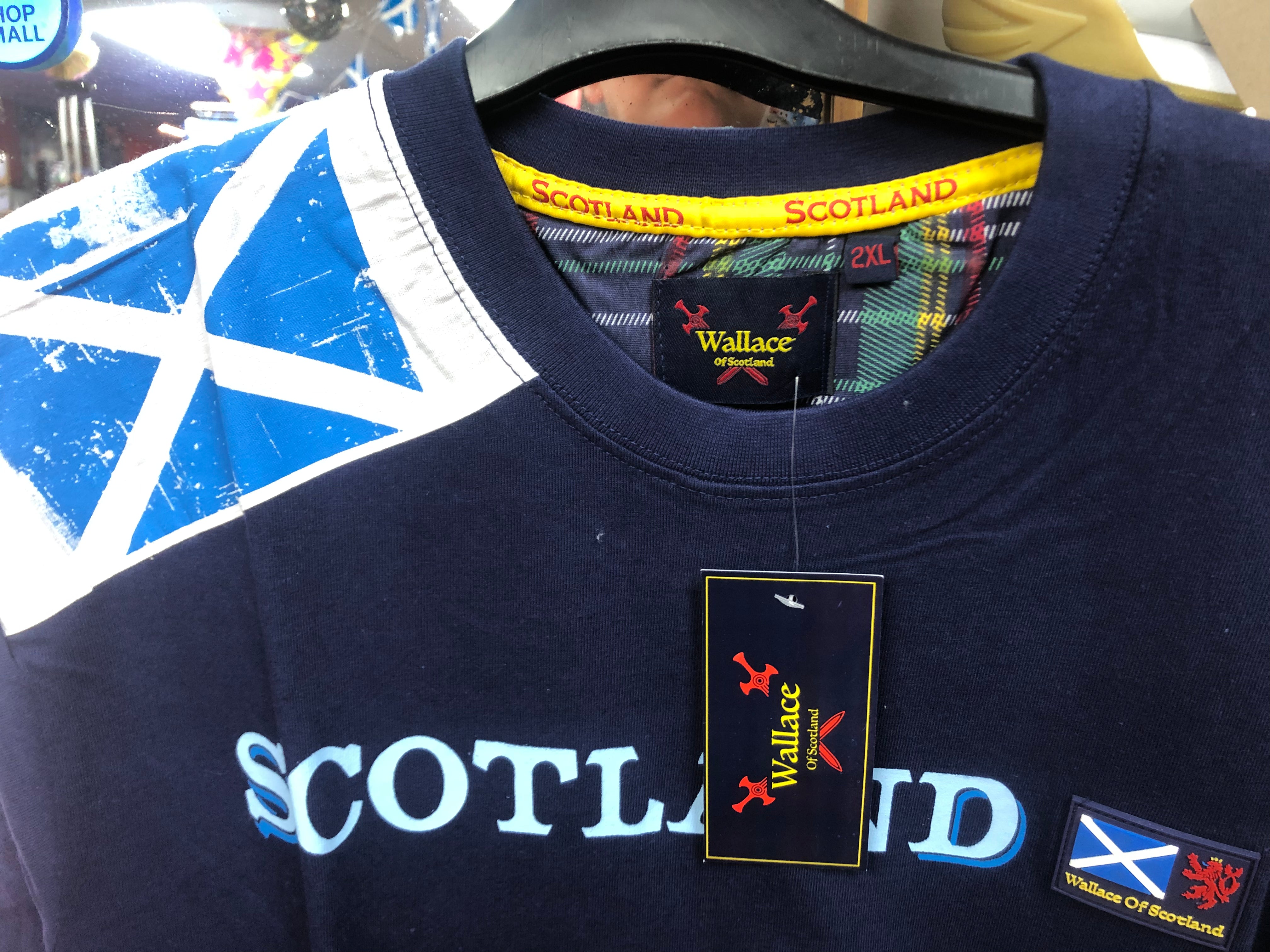 Wallace Of Scotland
Navy Blue Shoulder Saltire Flag With Scotland T-Shirt